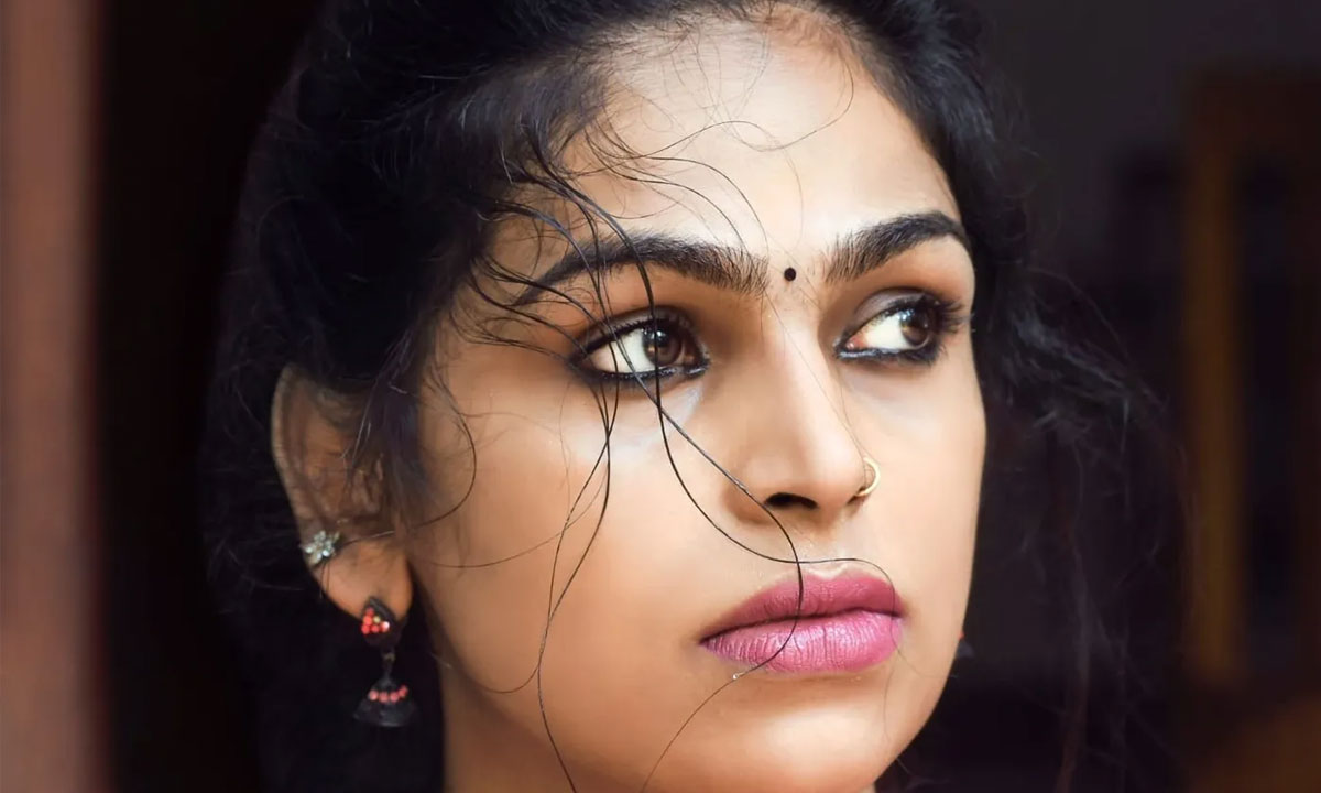 Negha స్టార్ హీరోలను కడిగేసిన ట్రాన్స్ జెండర్! | Negha Shahin Slams Stars ...