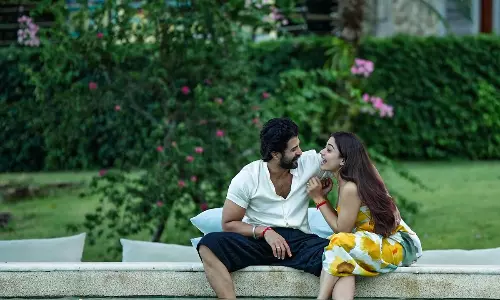 విరోష్ హనీమూన్ ట్రిప్.. మొత్తం ప్రమోషనా?