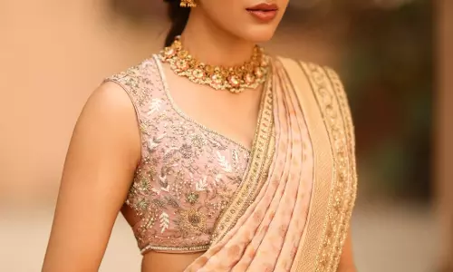 Neha Shetty Stuns in Peach Saree with Timeless Elegance