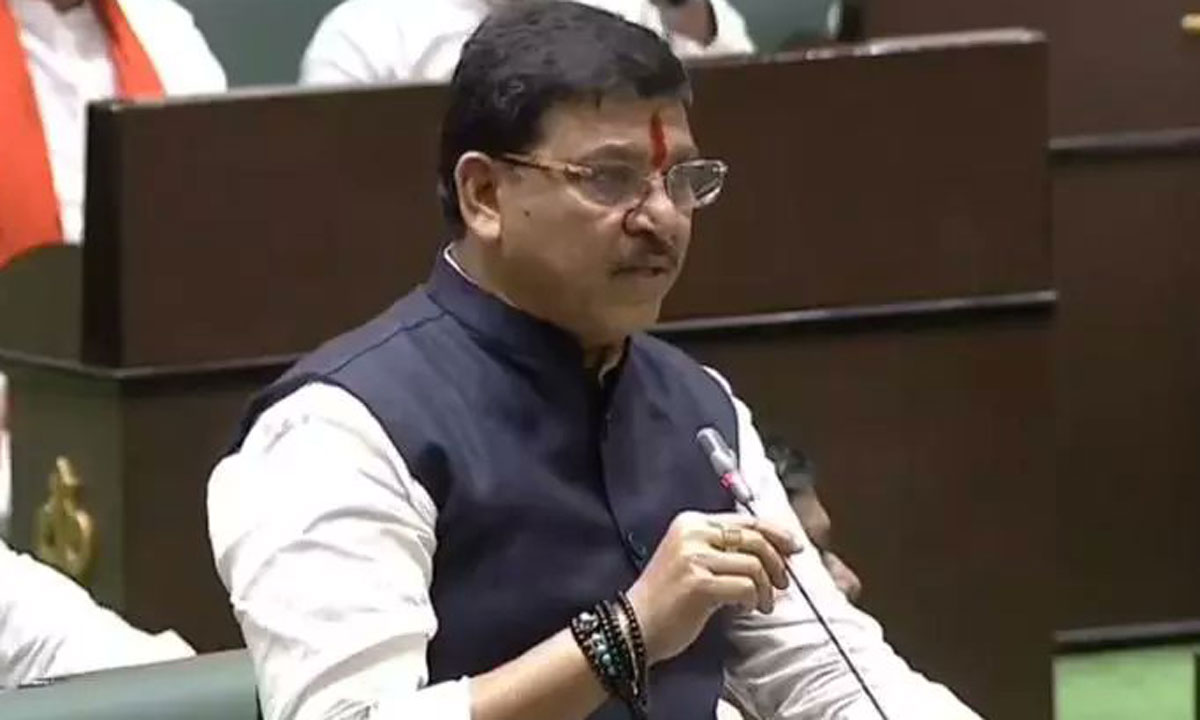Myaka Rakesh Reddy ఎటకారం చేసి అంతలోనే ఆయింట్ మెంట్ రాసిన రాకేశ్ రెడ్డి | Telangana BJP ...