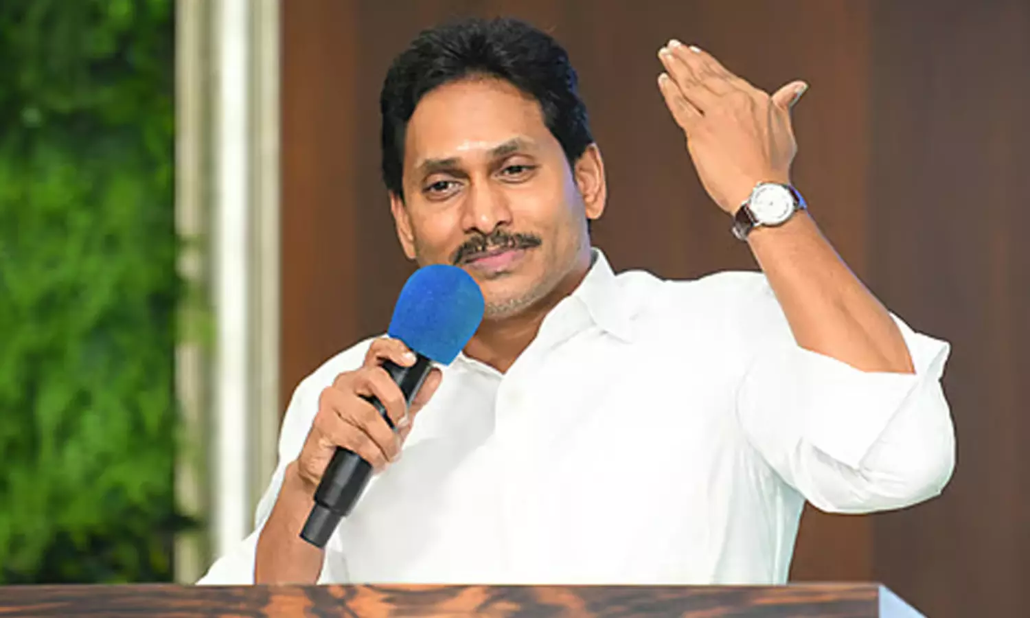 జగన్ కమ్మని ప్రేమ...తట్టుకోగలరా ?