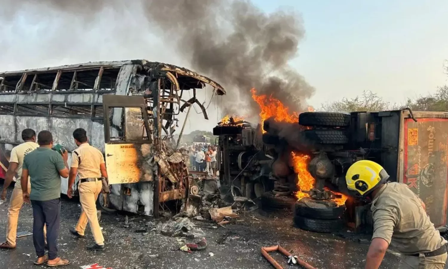 ఏపీలో మరో దారుణం:  13 మంది సజీవదహనం.. పలువురికి తీవ్ర గాయాలు