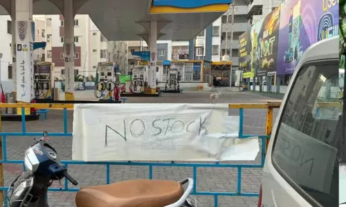 పెట్రోల్ బంకుల్లో నో స్టాక్ వెనుక అసలు కారణం ఇదేనా?