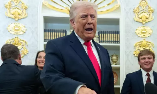 ట్రంప్ స్వస్థలంలో భారీ షాక్.. ఫ్లోరిడాలో డెమోక్రాట్ సంచలన విజయం