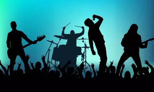 వాళ్లిద్ద‌రి ఎంట్రీతో బ‌ద్ద‌కం వ‌దిలిన బీజీఎమ్!