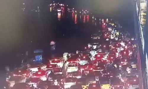 హైదరాబాద్.. టెకీలకు తప్పని ట్రాఫిక్ తిప్పలు!