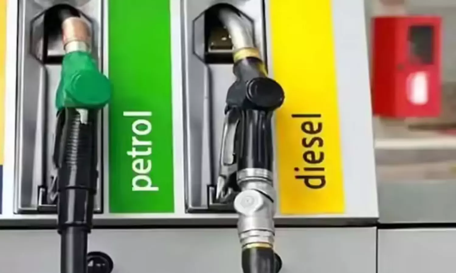పెట్రోల్, డీజిల్ పై రూ.10 తగ్గింపు, కానీ... పెట్రోల్, డీజిల్ పై రూ.10 తగ్గింపు, కానీ...