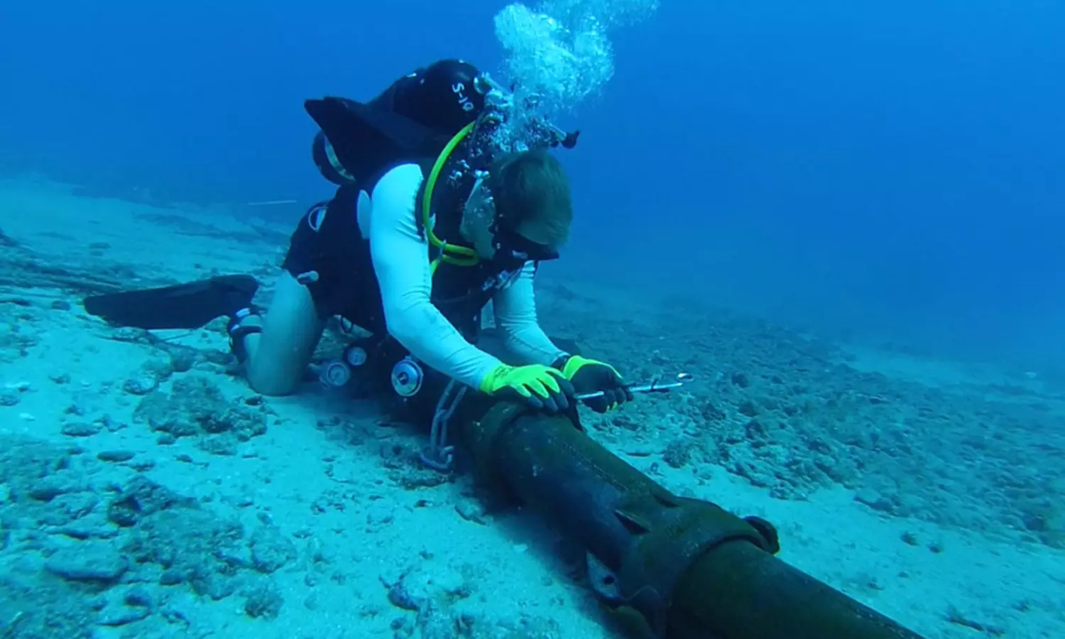 సముద్ర గర్భంలో ఏం జరుగుతోంది? డిజిటల్ ఇండియాకు ప్రమాదం పొంచి ఉందా..? సముద్ర గర్భంలో ఏం జరుగుతోంది? డిజిటల్ ఇండియాకు ప్రమాదం పొంచి ఉందా..?