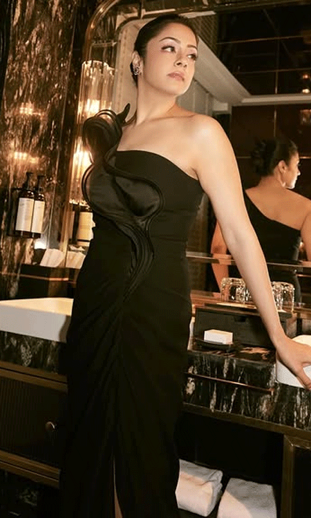 Effortless Power: Jyotika’s Iconic Black Ensemble