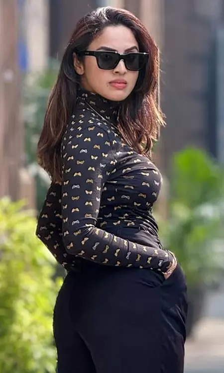 Priyanka Kholgade Stuns in Chic Black Outfit