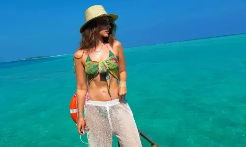 Shikhar Dhawan Wife Sophie Shine Enjoys Beach Life