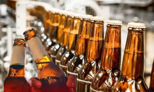 మందుబాబుల జేబులకు చిల్లు.. ఆ కొత్త రేట్లు వింటే షాక్ అవ్వాల్సిందే!