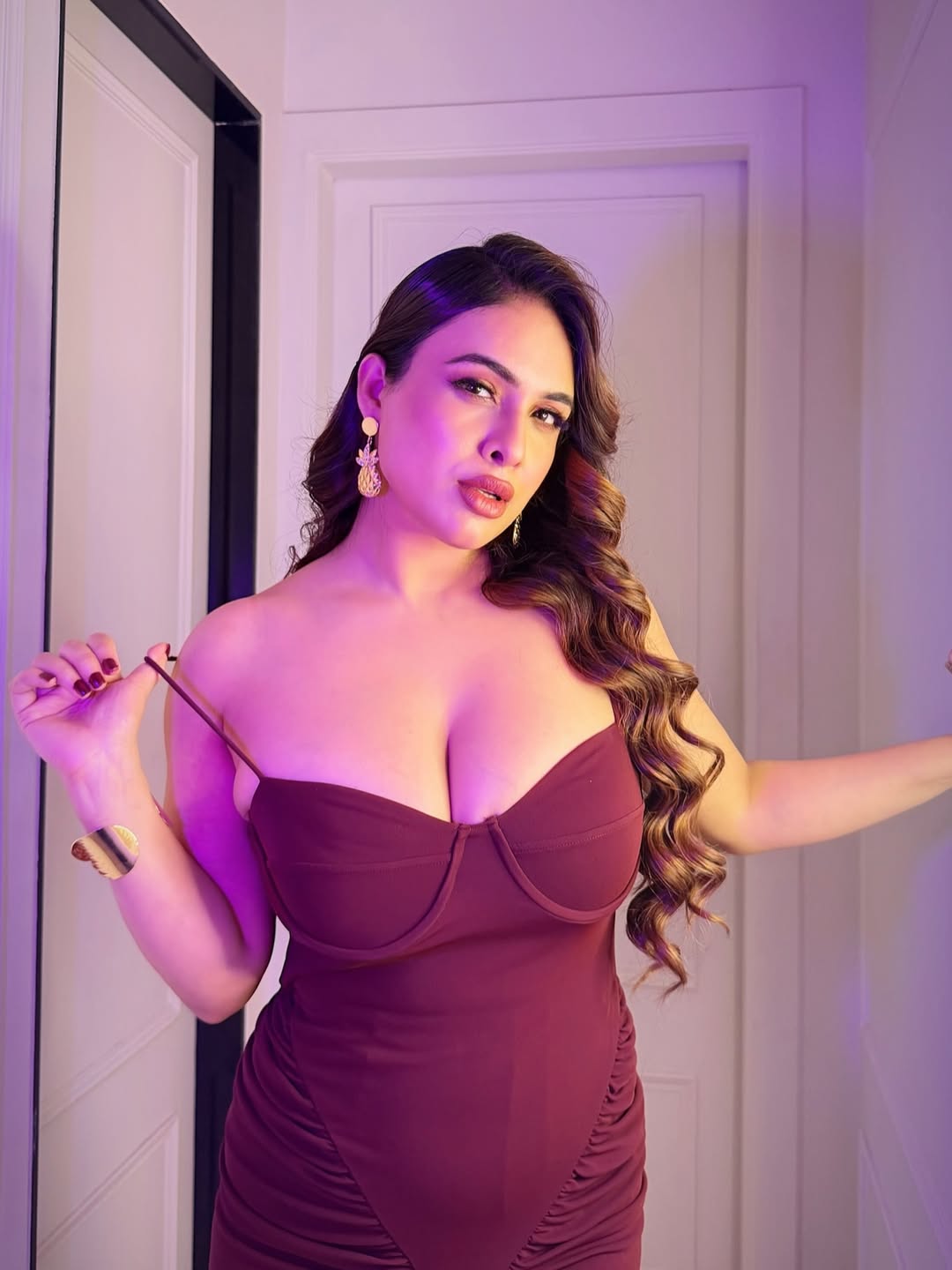 Nehhaa Malik Turns Up the Heat in Maroon Strapless Gown Nehhaa Malik Turns Up the Heat in Maroon Strapless Gown