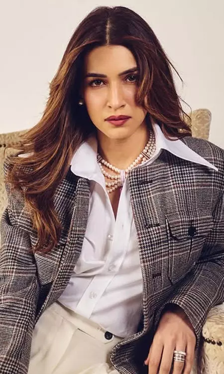 Elegant and Powerful: Kriti Sanons Sharp New Look