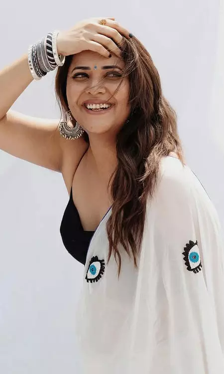 Anasuya Bharadwaj Vibrant Photo Collections