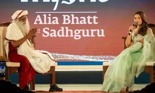 హీరోయిన్ కు స‌ద్గురు విలువైన స‌ల‌హా!  కుమార్తె పెంప‌కంలో మామ్ అందోళ‌న‌