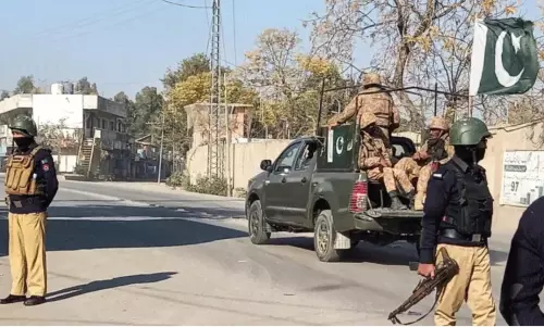 పాక్ పెంచి పోషిస్తున్న ఉగ్ర మూకలు...ప్రపంచానికే ప్రమాదకరంగా !