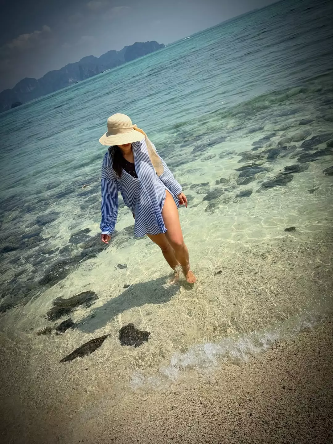 Ketika Sharma Stuns in Vibrant Jungle Look from Krabi Vacation Ketika Sharma Stuns in Vibrant Jungle Look from Krabi Vacation