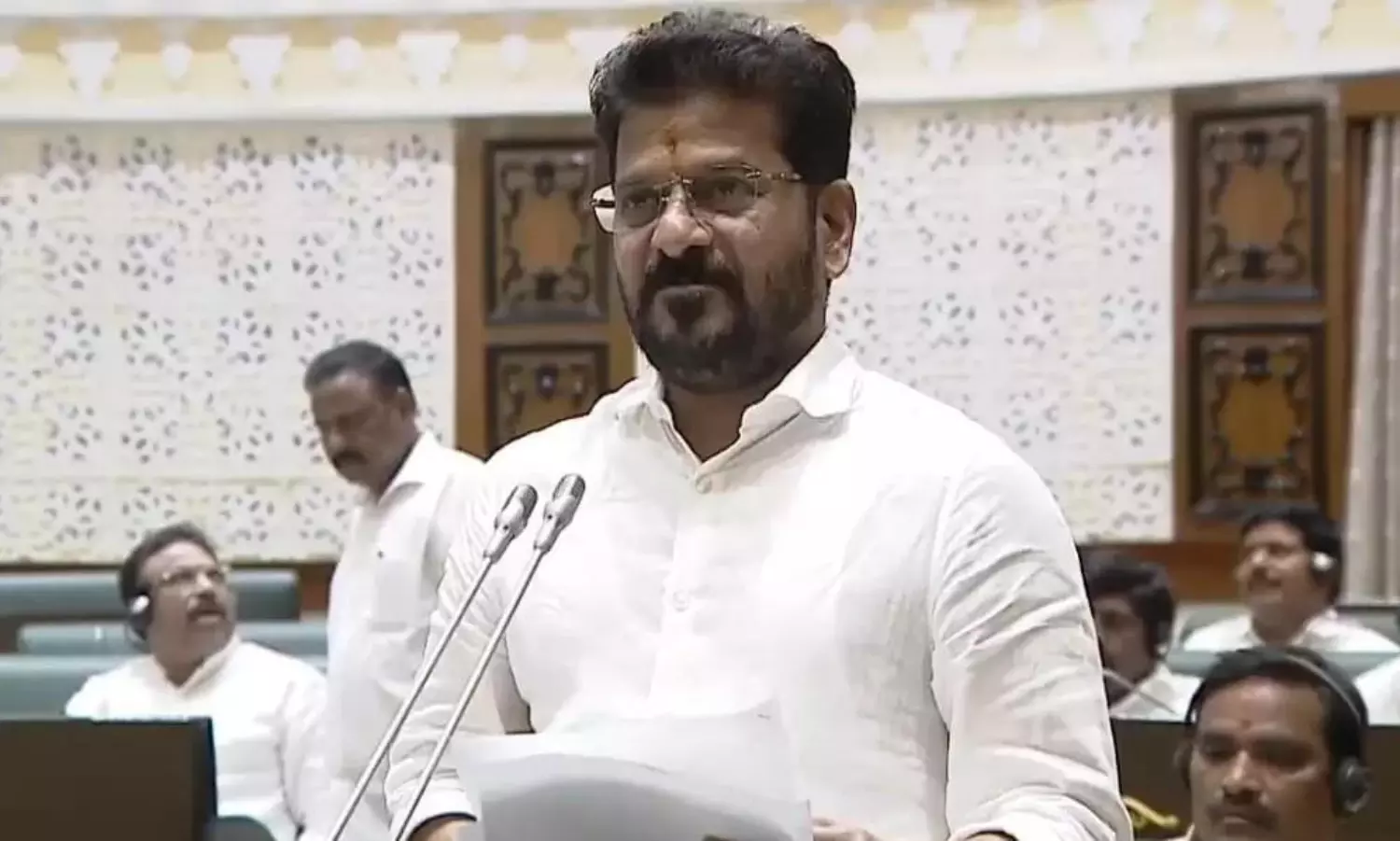 ఎంపీ, ఎమ్మెల్యేలు కూడా తల్లిదండ్రులను వదిలేస్తున్నారా?! ఎంపీ, ఎమ్మెల్యేలు కూడా తల్లిదండ్రులను వదిలేస్తున్నారా?!