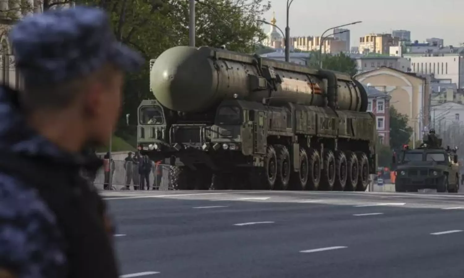 ట్రెండీ టాక్: ఇరాన్‌లో అణుబాంబ్ పేలితో హైద‌రాబాద్‌కు ముప్పు?