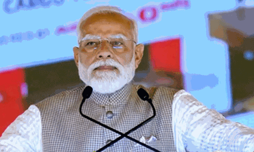 వార్ వేళ మరెవరికీ సాధ్యం కానిది మోడీకే సాధ్యమట!