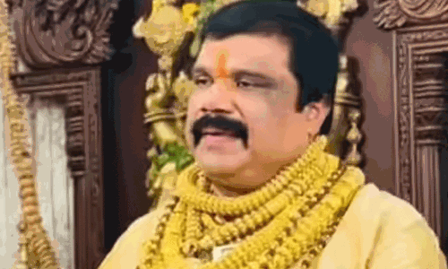 కేజీల కొద్దీ బంగారం ప్రదర్శించిన ‘గోల్డ్ మ్యాన్’కు  గట్టి షాక్