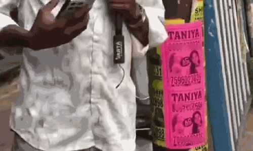 మెట్రో నగరంలో ఆ పనికోసం పోస్టర్లు.. నగరం నిండా అవే.. ఓ ఇన్ ఫ్లూయెన్సర్ ఏం చేశాడంటే..?