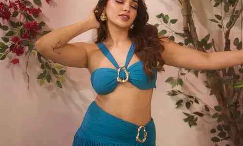 Obsessed with this Jiya Shankar look