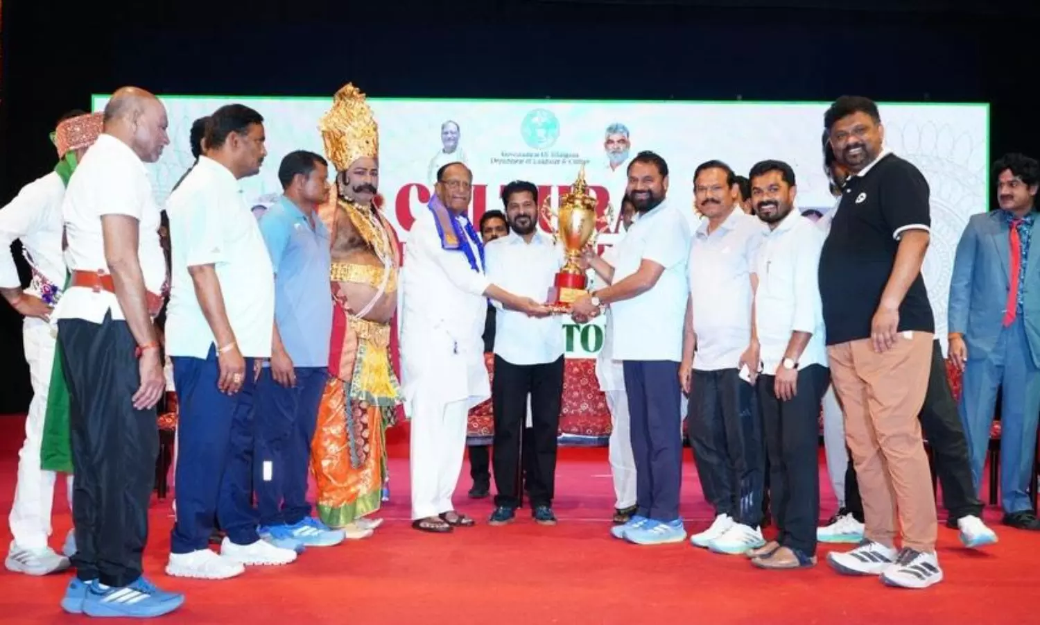 అదుర్స్ అనేలా ప్రజాప్రతినిధుల ఆటపాటలు అదుర్స్ అనేలా ప్రజాప్రతినిధుల ఆటపాటలు