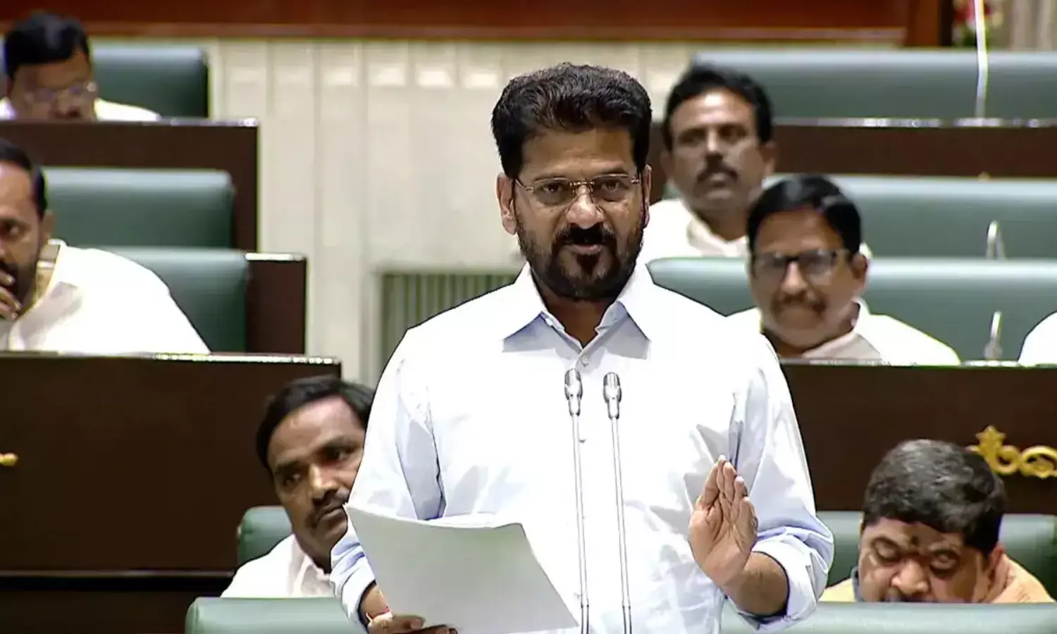 ఒక్క దెబ్బకు రెండు పిట్టలు.. బీఆర్ఎస్, బీజేపీని ఇరకాటంలో పెట్టిన రేవంత్..