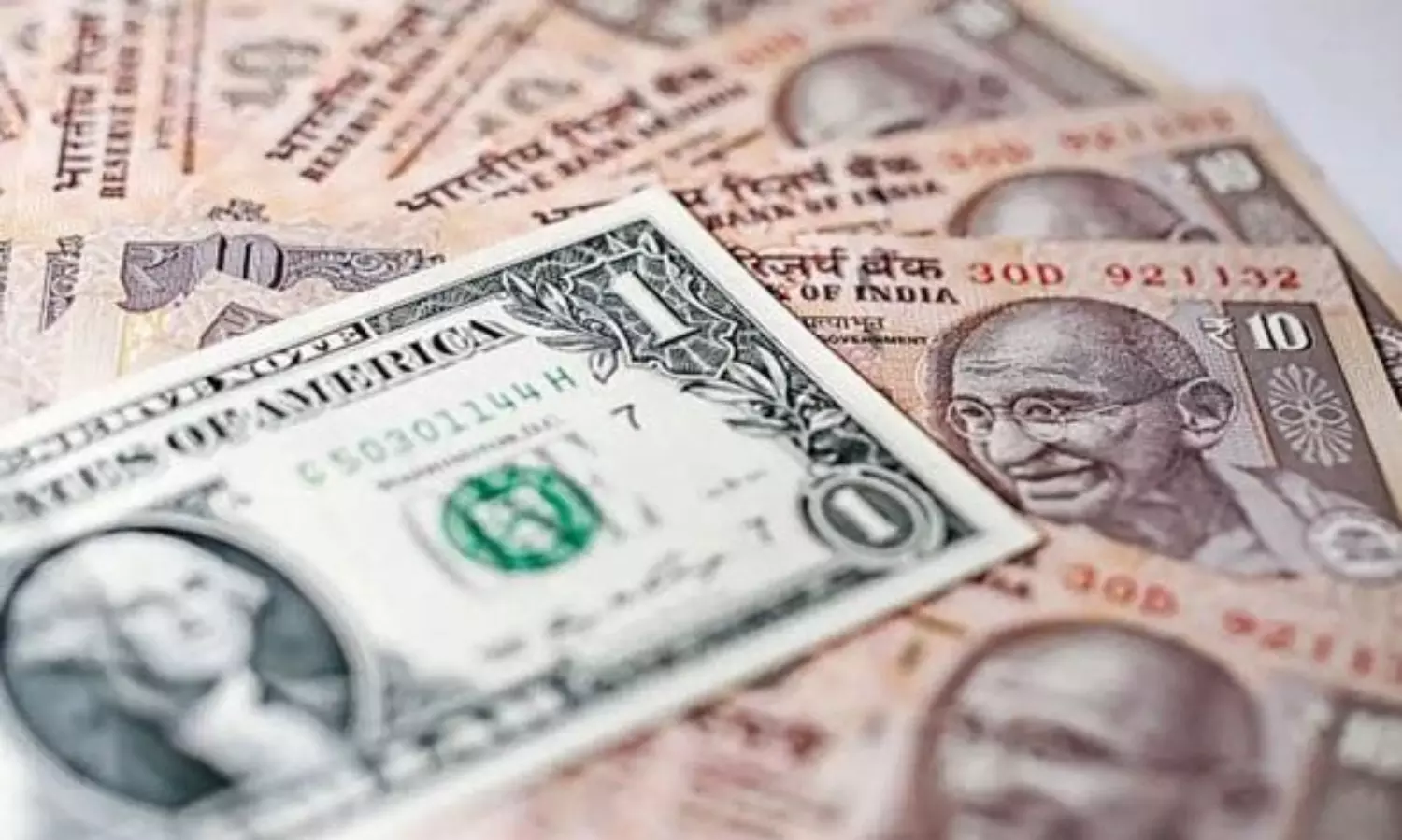 రూపాయికి చికిత్స చేసిన ఆర్బీఐ.. డాలర్ పోటీపడి మరీ పెరిగిన ఇండియన్ కరెన్సీ.. రూపాయికి చికిత్స చేసిన ఆర్బీఐ.. డాలర్ పోటీపడి మరీ పెరిగిన ఇండియన్ కరెన్సీ..