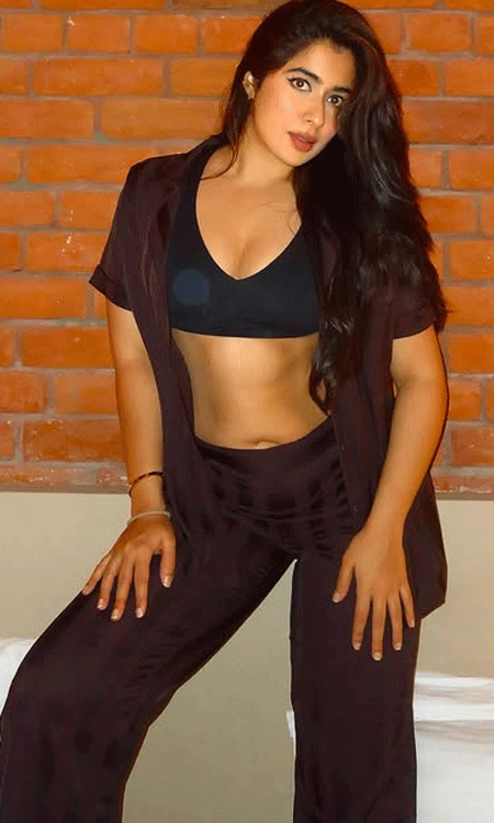 Nikita Sharma’s Bold Black Look Steals the Spotlight