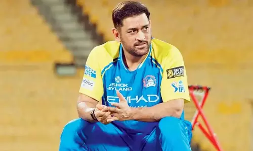 చెన్నైకి గట్టి ఎదురుదెబ్బ: ధోనీ దూరం.. సవాళ్ల మధ్య యెల్లో ఆర్మీ ప్రస్థానం!