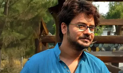 ఫేమస్ నటుడు.. నీటిలో మునిగి