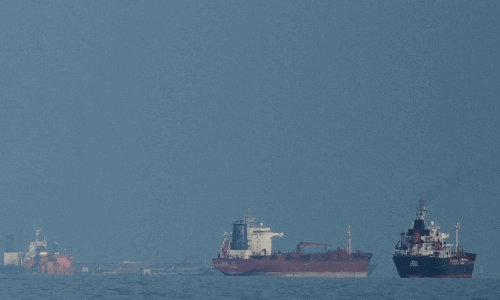 హర్మూజ్ జలసంధి వద్ద వెయిట్ చేస్తున్న నౌకలెన్ని?