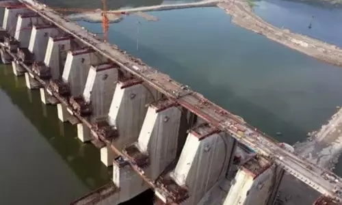 పోలవరంపై యుద్ధం ఎఫెక్ట్.. వార్ కొనసాగితే కష్టమే!