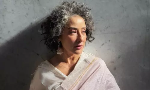 నెరిసిన జుట్టు చూసి బాధ‌ప‌డిపోతున్న న‌టి ఫ్యాన్స్