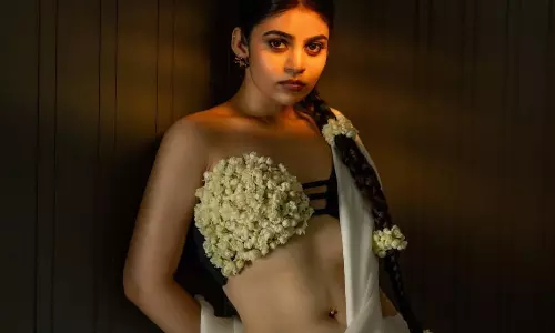 మల్లెపువ్వులతో మత్తెక్కిస్తున్న బాంధవీ శ్రీధర్.. ఫోటోలు వైరల్