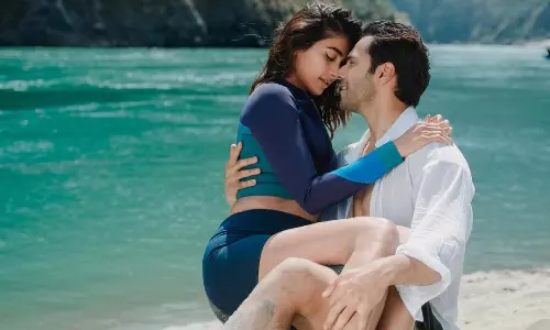 Pooja Hegde Romance With Varun Dhawan Heats Up Screen