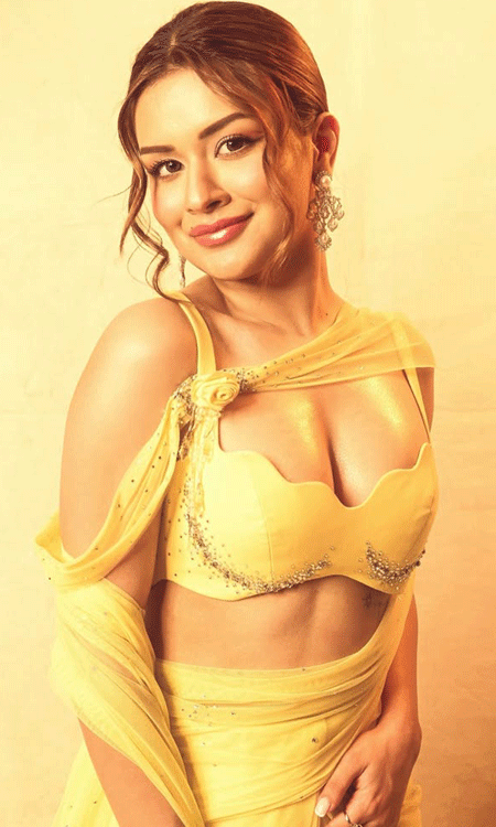 Avneet Kaur Shines in Yellow at India 2030 Conclave, Wins Gen-Z Icon Award