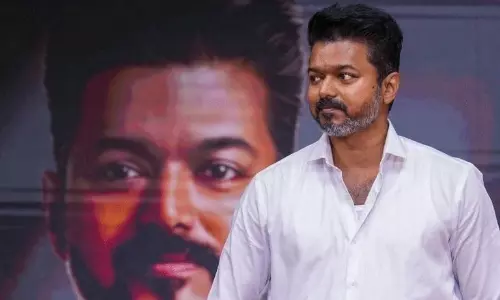 తమిళనాడులో విజయ్ దోబూచులాట.. సర్వే ఫలితాల్లో షాకింగ్ నిజాలు!