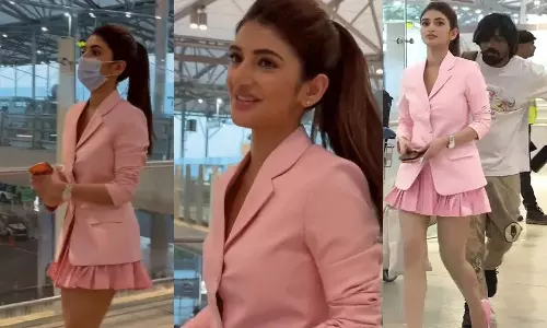 శ్రీలీల థై థండర్ షో: సోగ కాళ్ల సోయగానికి ఉక్కిరిబిక్కిరి