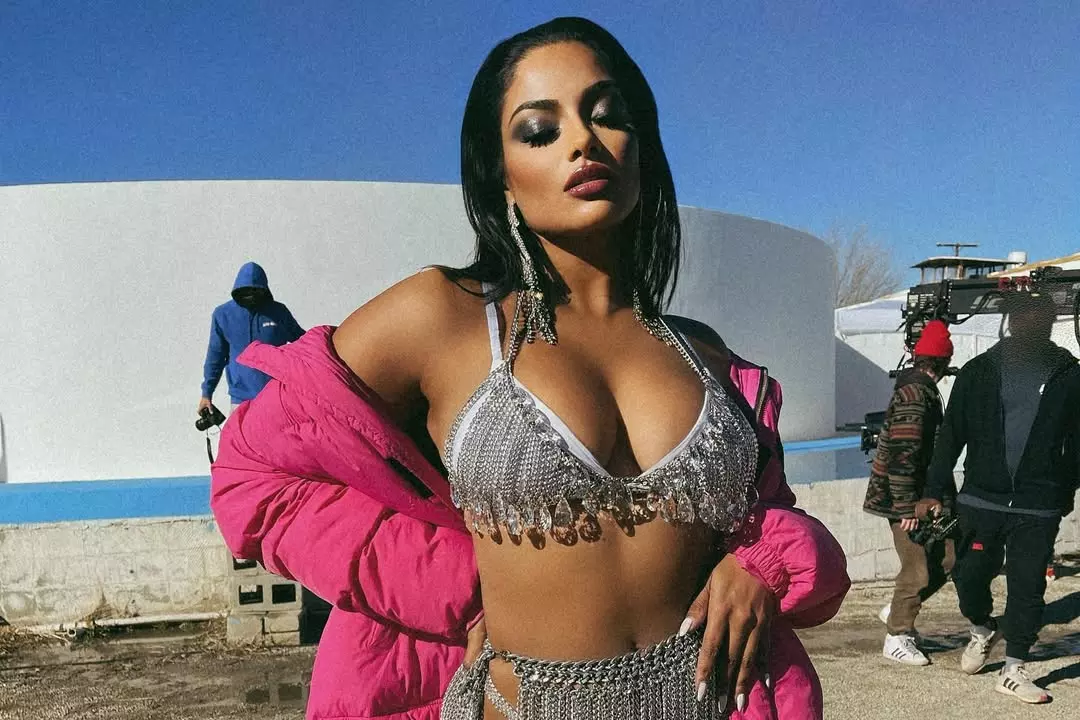 Chandrika Ravi Dazzles in Glamorous Chainmail Look in High-Energy Outdoor Shoot Chandrika Ravi Dazzles in Glamorous Chainmail Look in High-Energy Outdoor Shoot