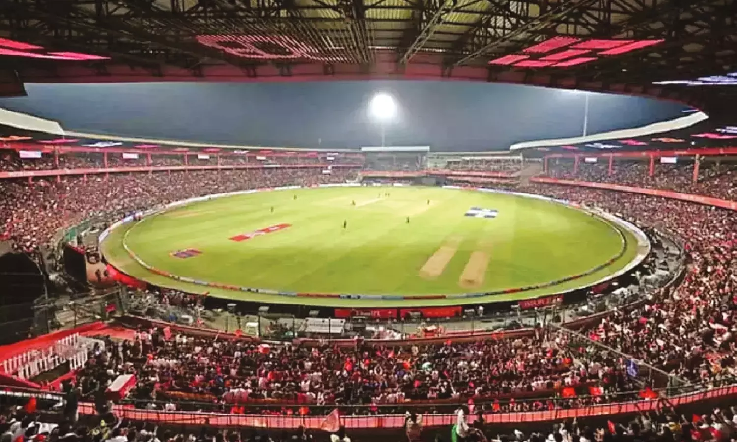 ఐపీఎల్ ఫీవ‌ర్ ఉన్నా?  వెన‌క్కి త‌గ్గ‌ని స్టార్లు!