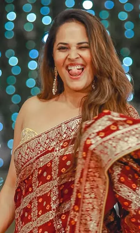 Anasuya Sets Social Media on Fire with Her Elegant Traditional Look