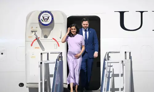 బేబీ బంప్‌తో కనిపించిన ఉష వాన్స్.. నెట్టింట హాట్ టాపిక్