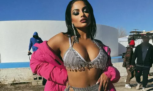 Chandrika Ravi Dazzles in Glamorous Chainmail Look in High-Energy Outdoor Shoot