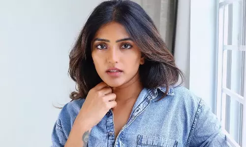 బ్లూ జీన్స్‌లో ఈషా గ్లామర్ టచ్.. నెట్టింట ట్రెండ్