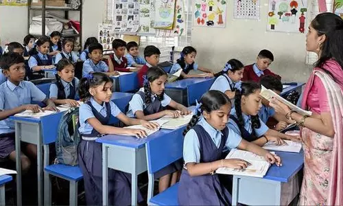 స్కూల్స్ లో రీల్స్, షాట్ వీడియోస్ పై ఢిల్లీ ప్రభుత్వం సంచలన నిర్ణయం..