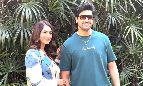 మృణాల్ సెట్ లో ఎలా ఉంటుందో చెప్పిన శేష్